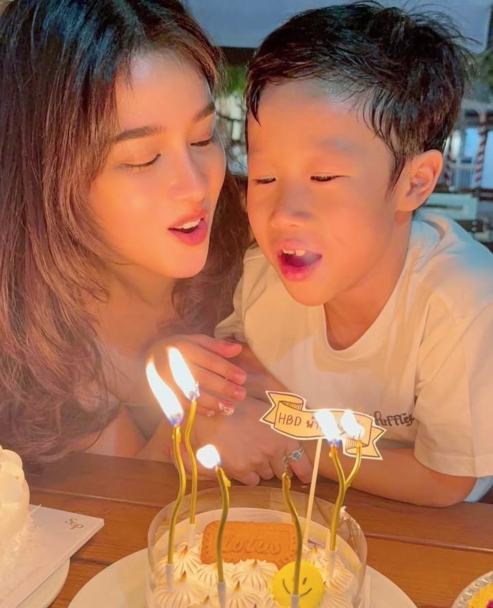 โม - อมีนา พินิจ