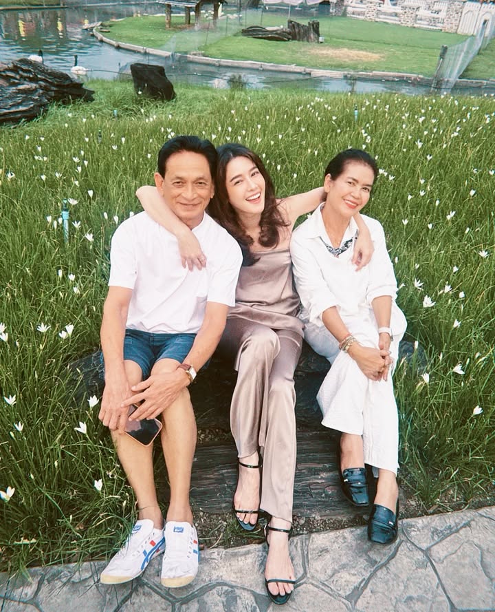 โม - อมีนา พินิจ