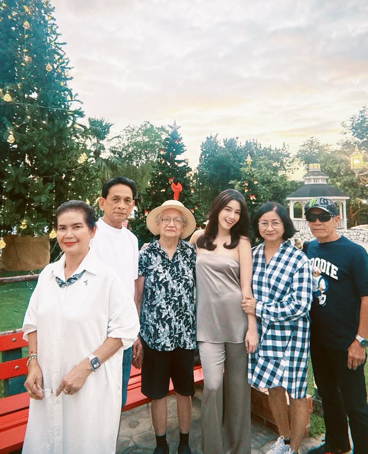 โม - อมีนา พินิจ