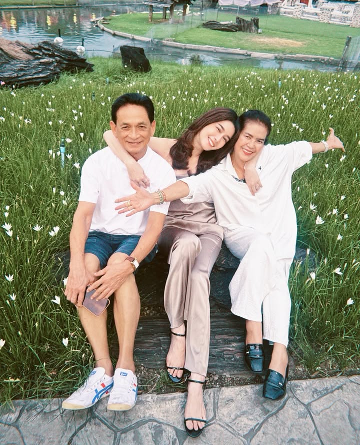 โม - อมีนา พินิจ