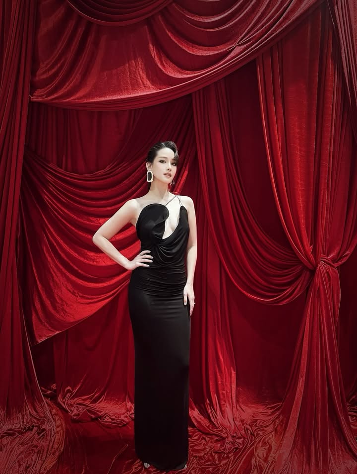 โม - อมีนา พินิจ