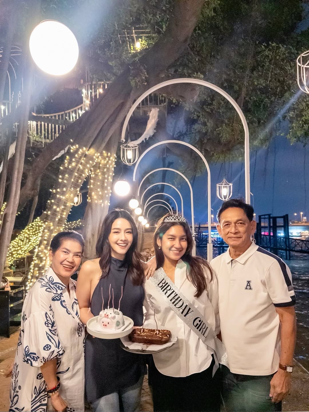 โม - อมีนา พินิจ