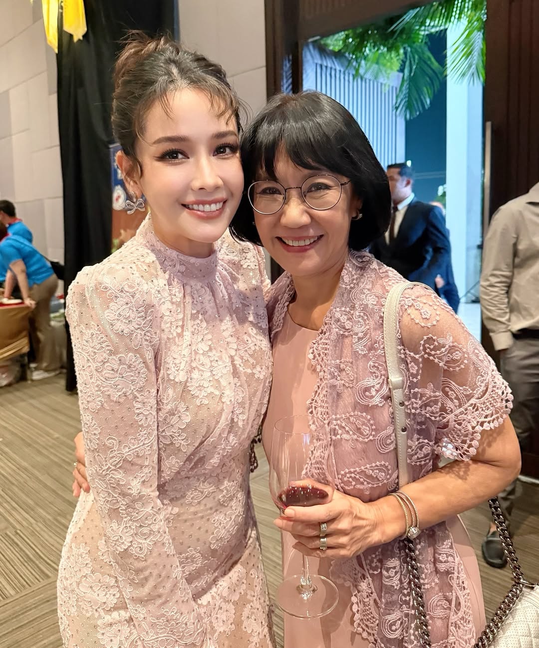 โม - อมีนา พินิจ