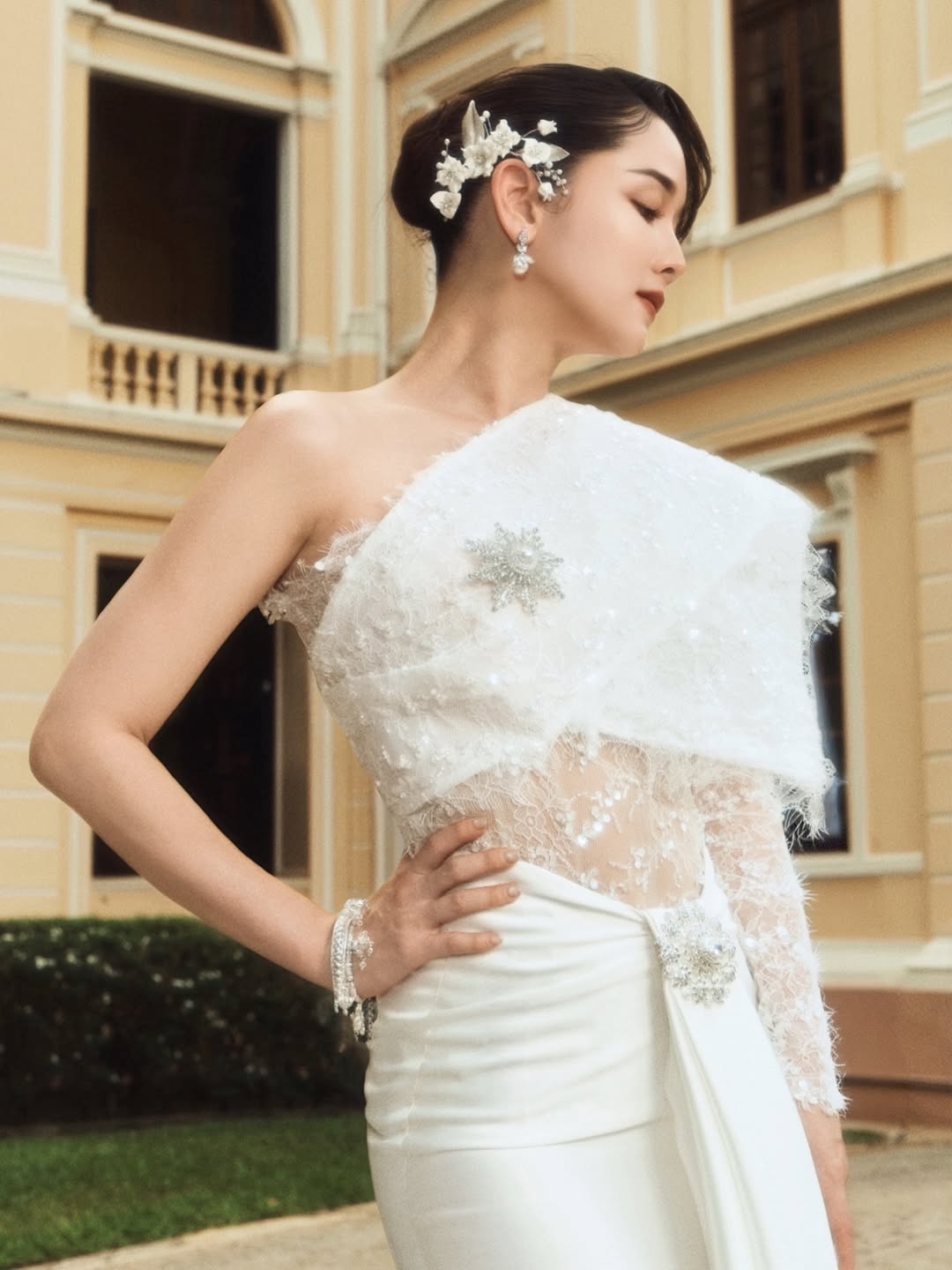 โม - อมีนา พินิจ