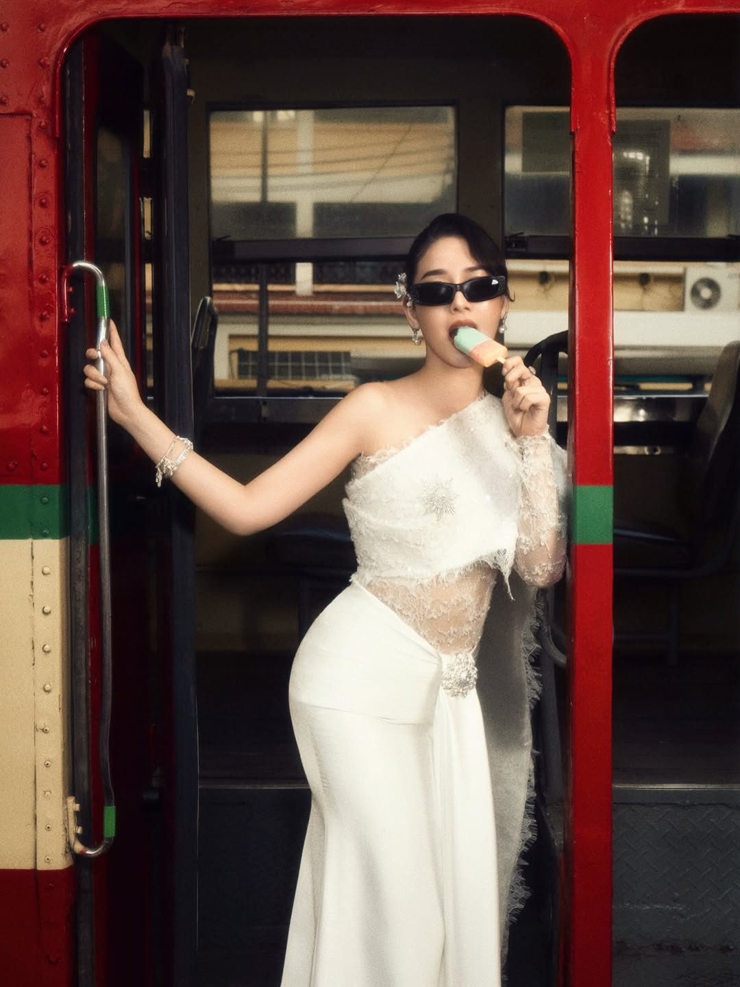 โม - อมีนา พินิจ