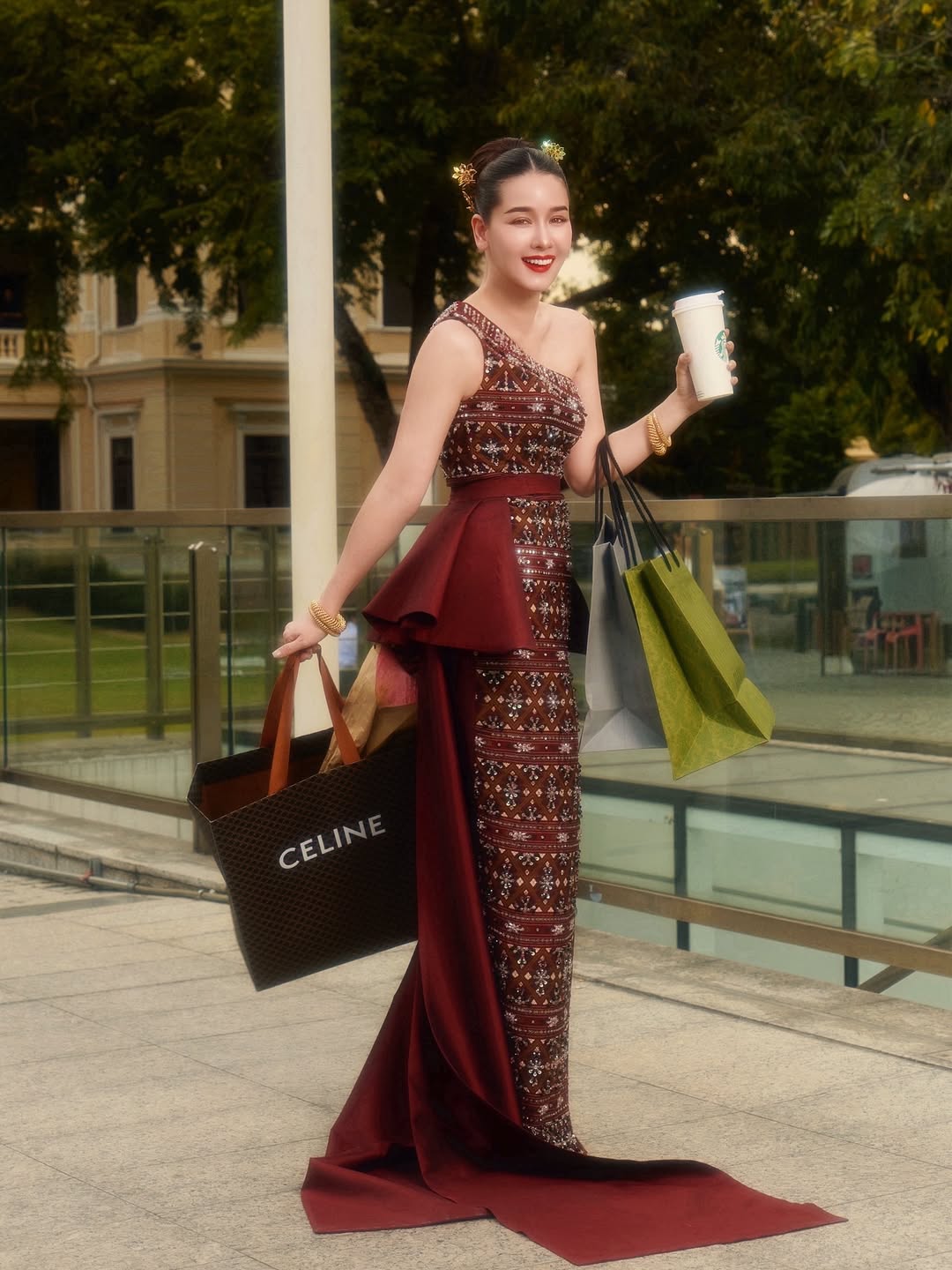 โม - อมีนา พินิจ