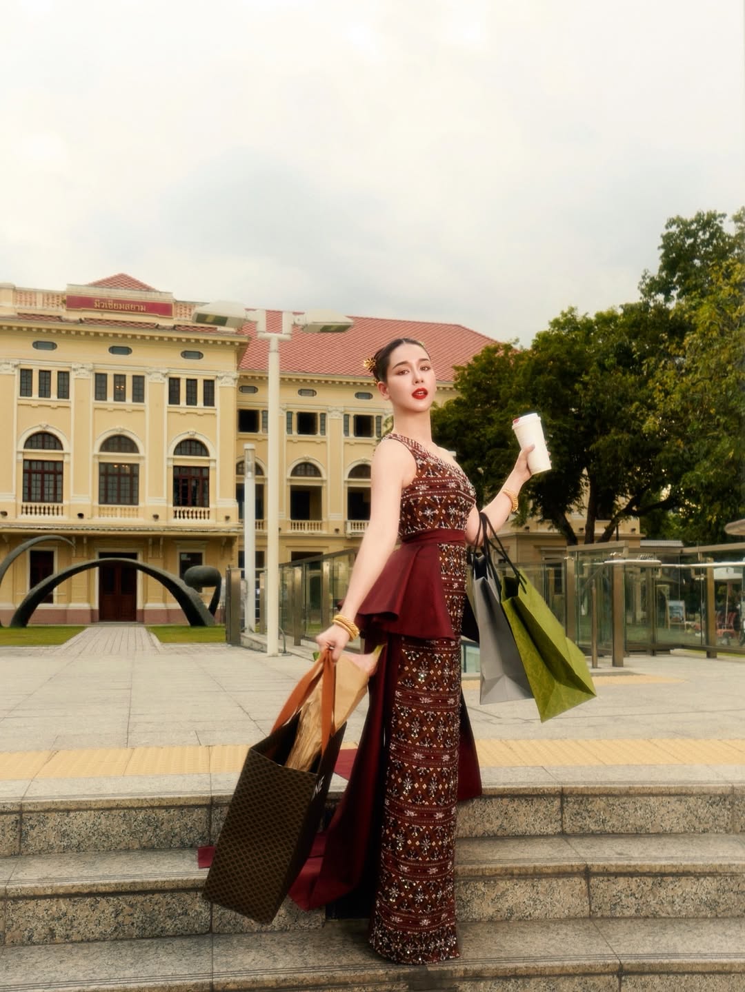 โม - อมีนา พินิจ