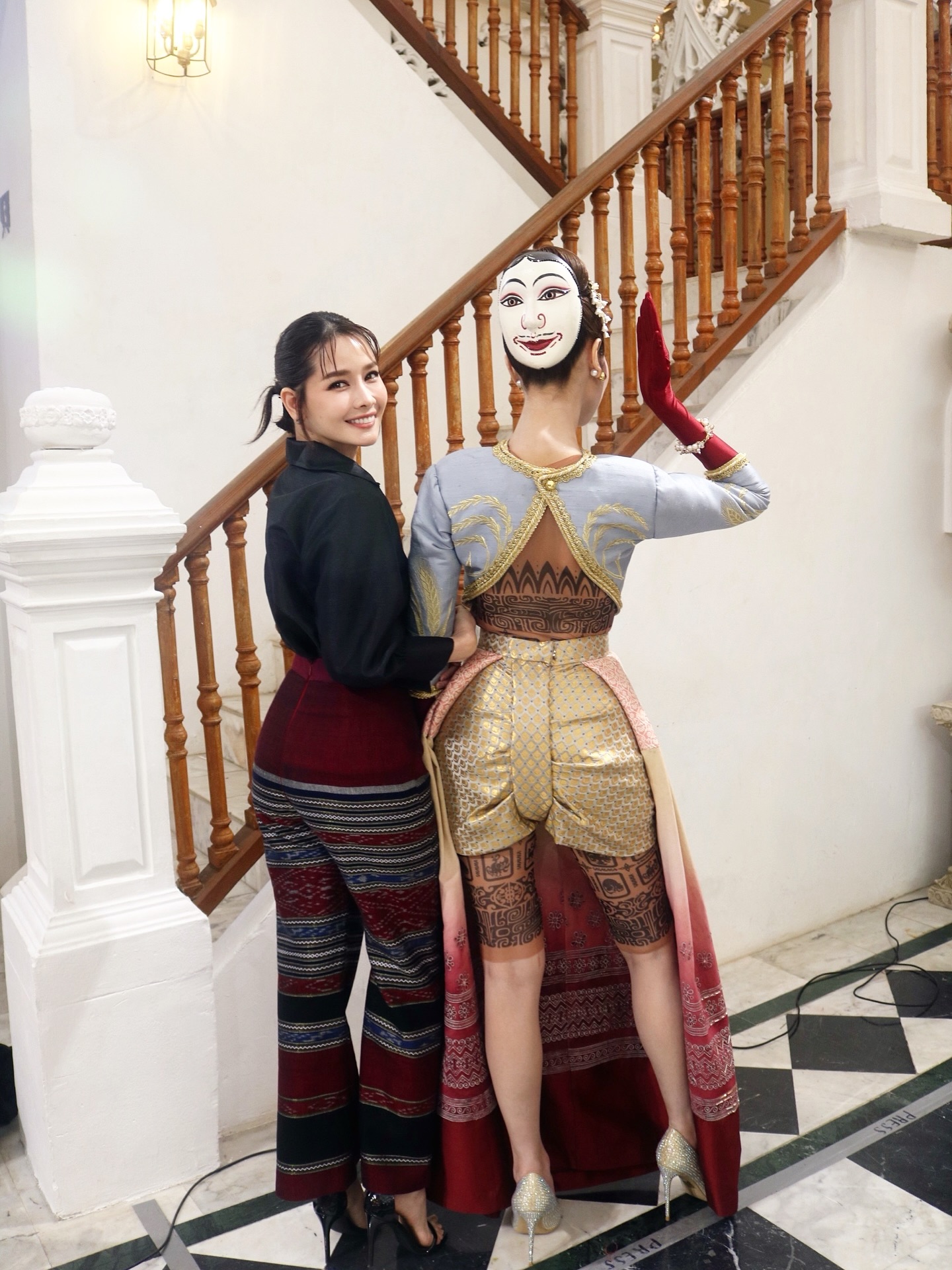 โม - อมีนา พินิจ