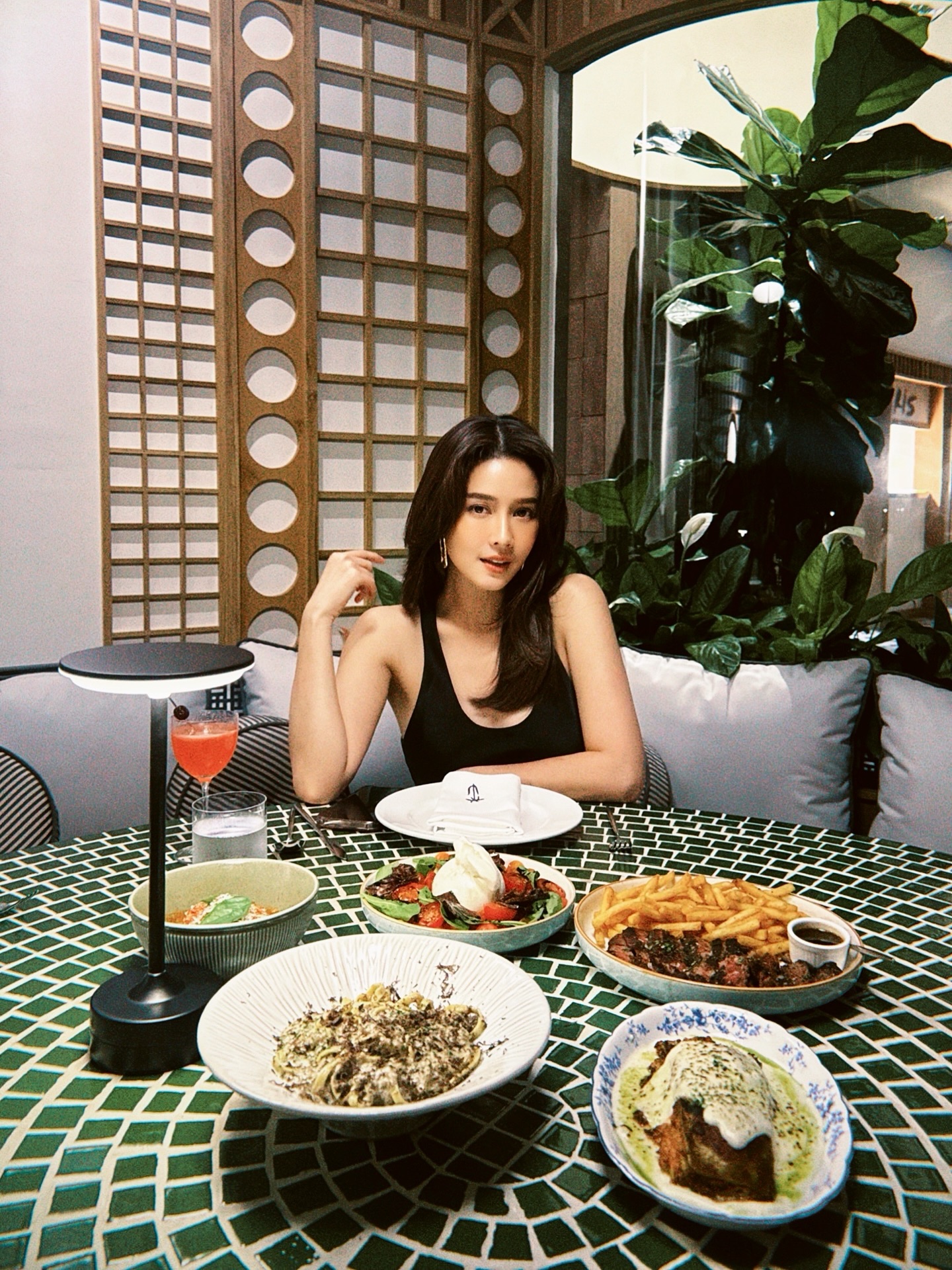 โม - อมีนา พินิจ