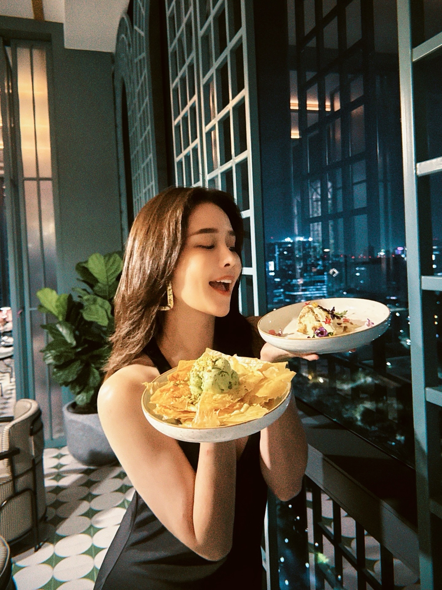 โม - อมีนา พินิจ