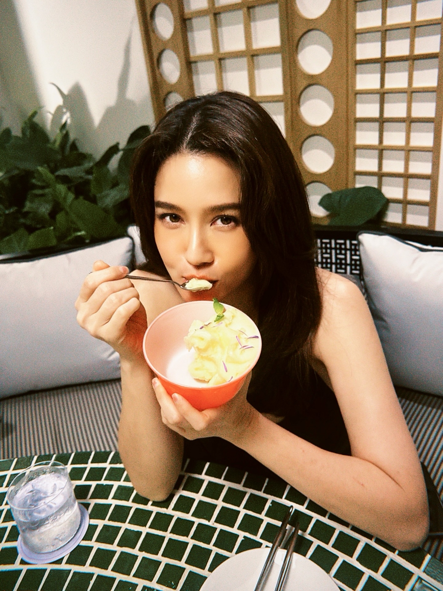 โม - อมีนา พินิจ