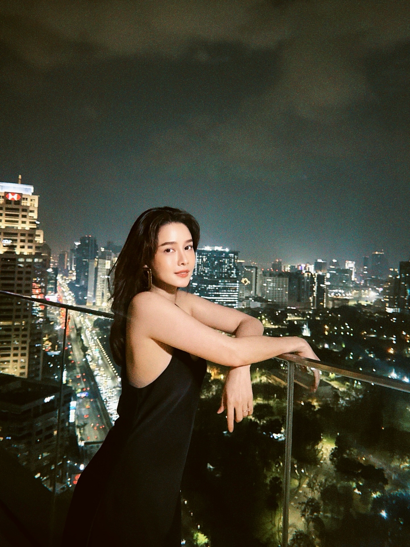 โม - อมีนา พินิจ