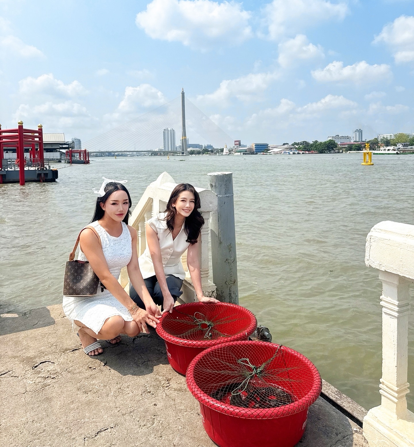 โม - อมีนา พินิจ