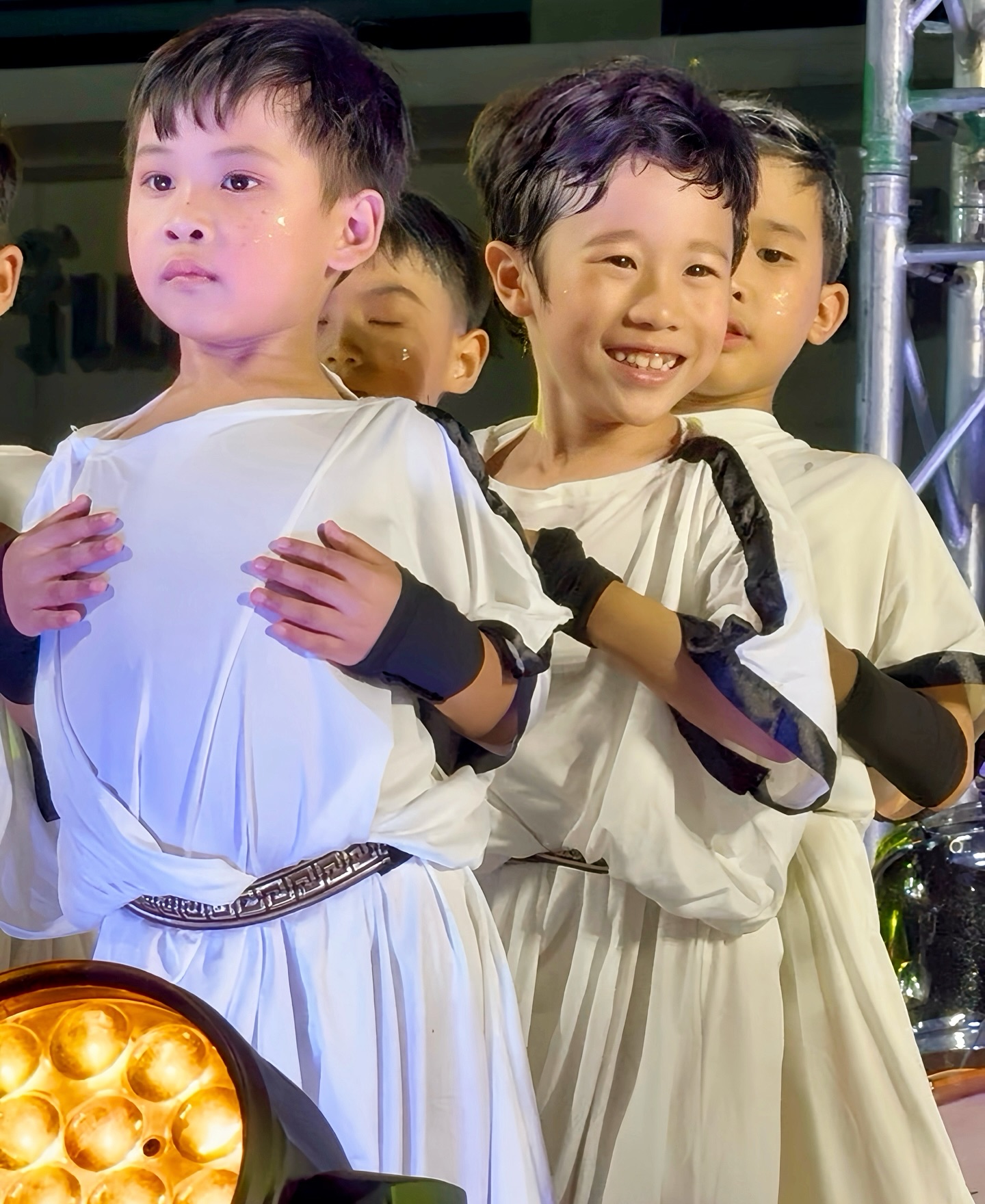 โม - อมีนา พินิจ