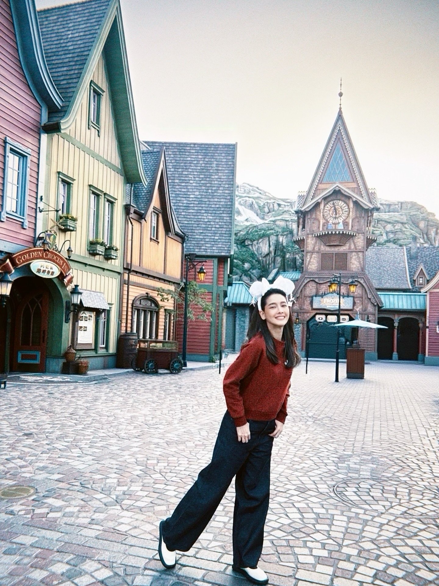 โม - อมีนา พินิจ