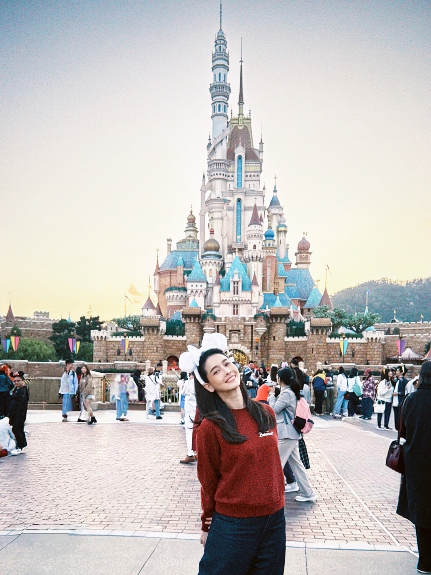 โม - อมีนา พินิจ