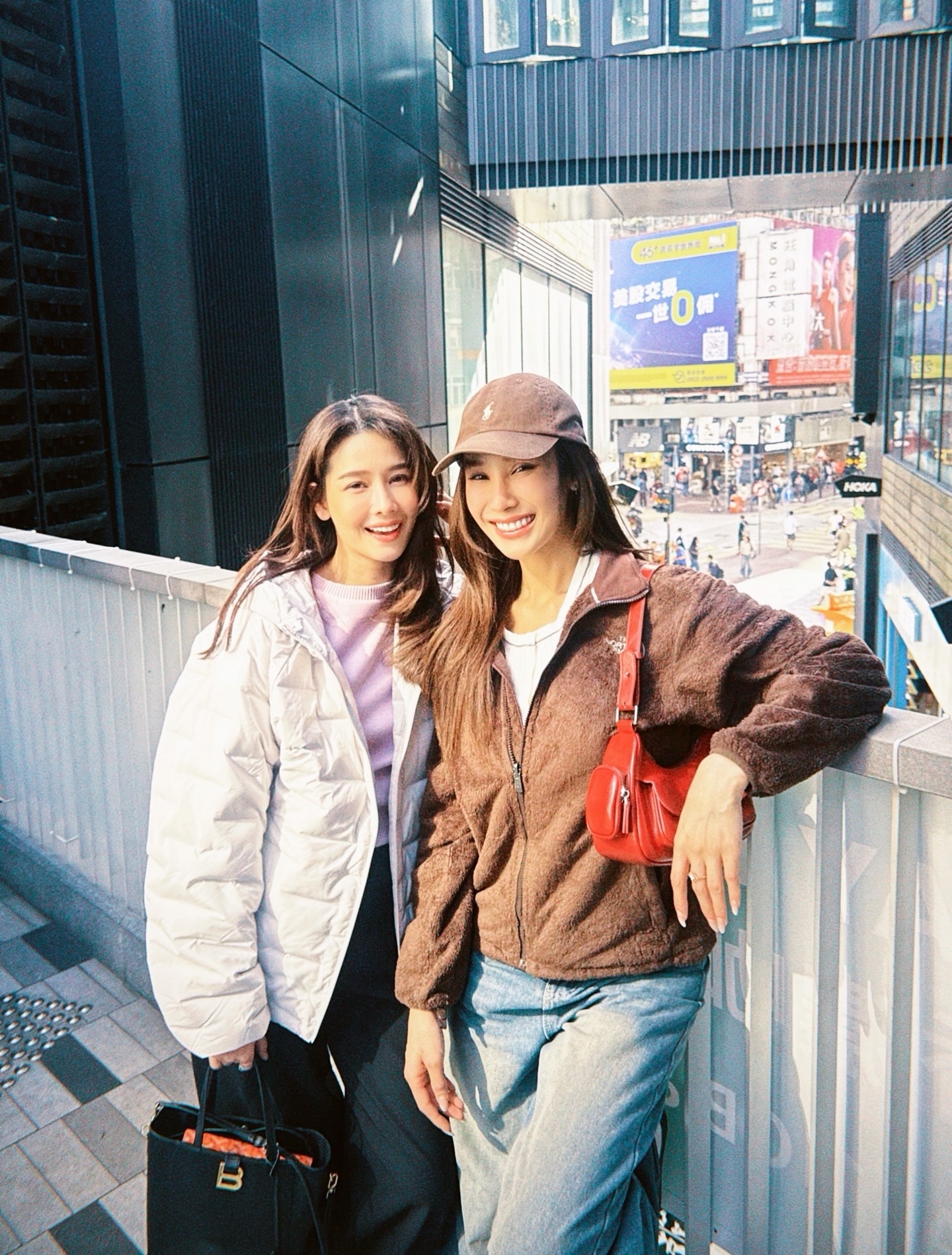 โม - อมีนา พินิจ