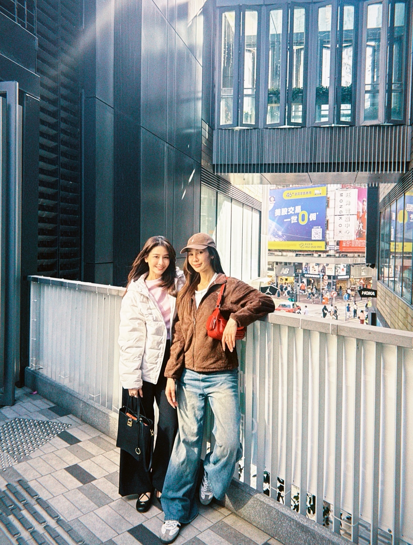 โม - อมีนา พินิจ