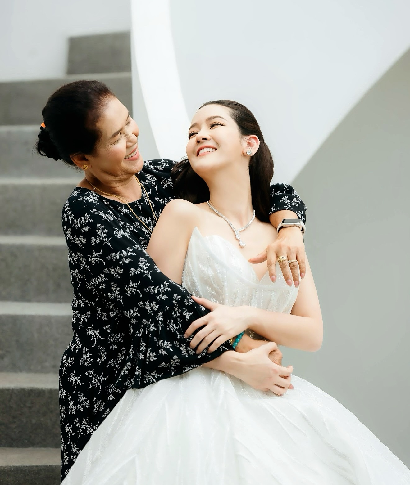 โม - อมีนา พินิจ