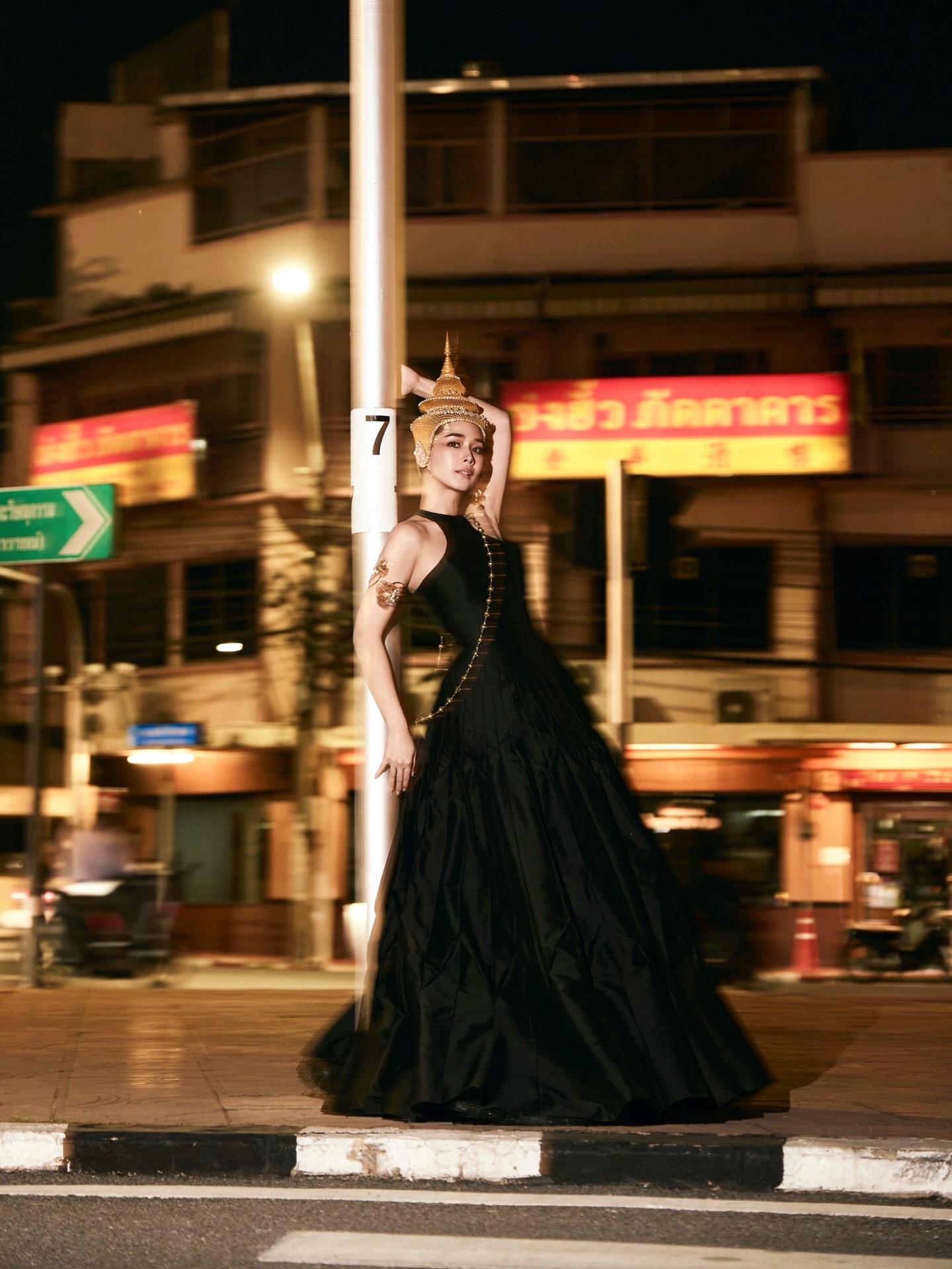 โม - อมีนา พินิจ