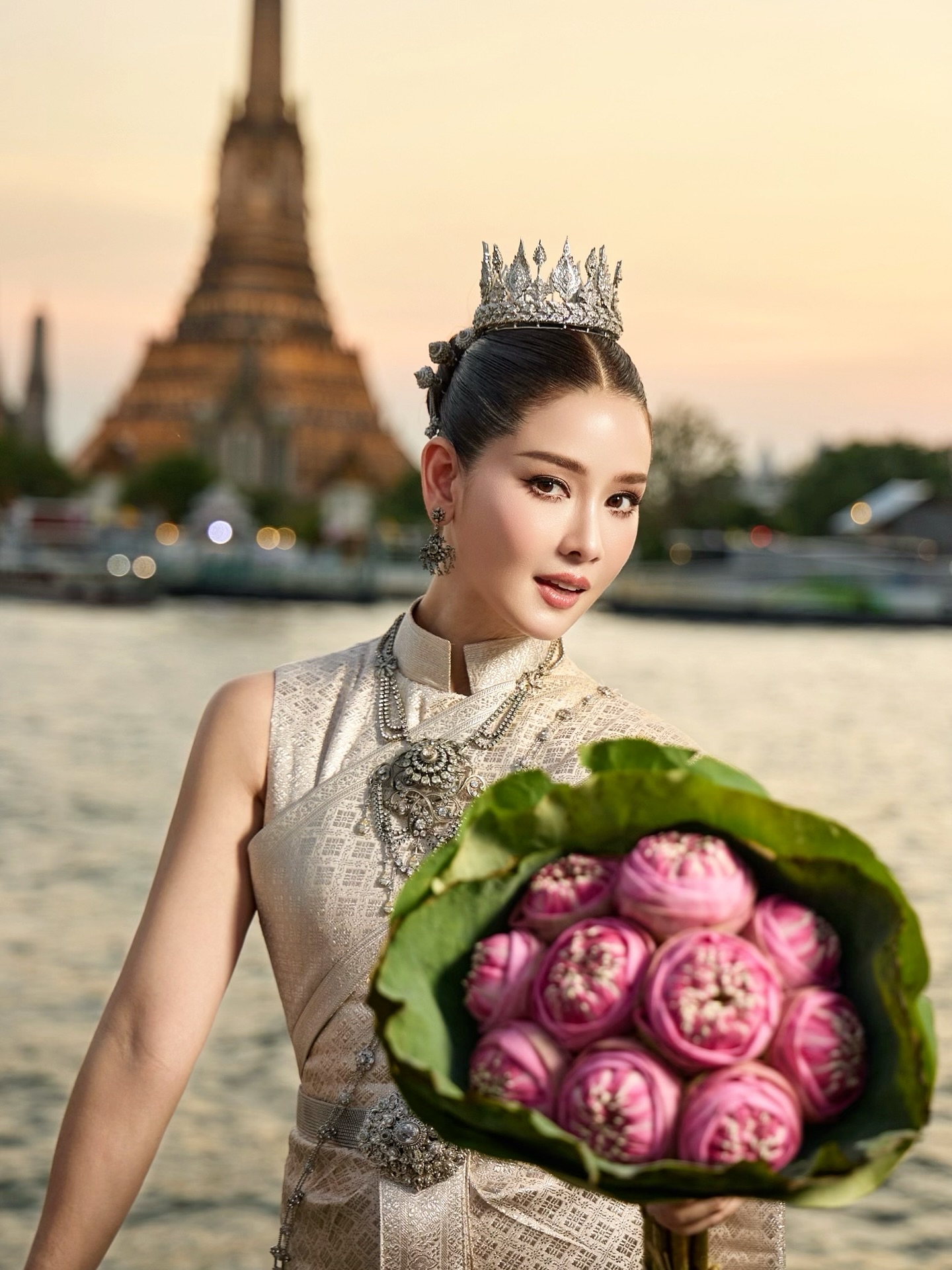 โม - อมีนา พินิจ