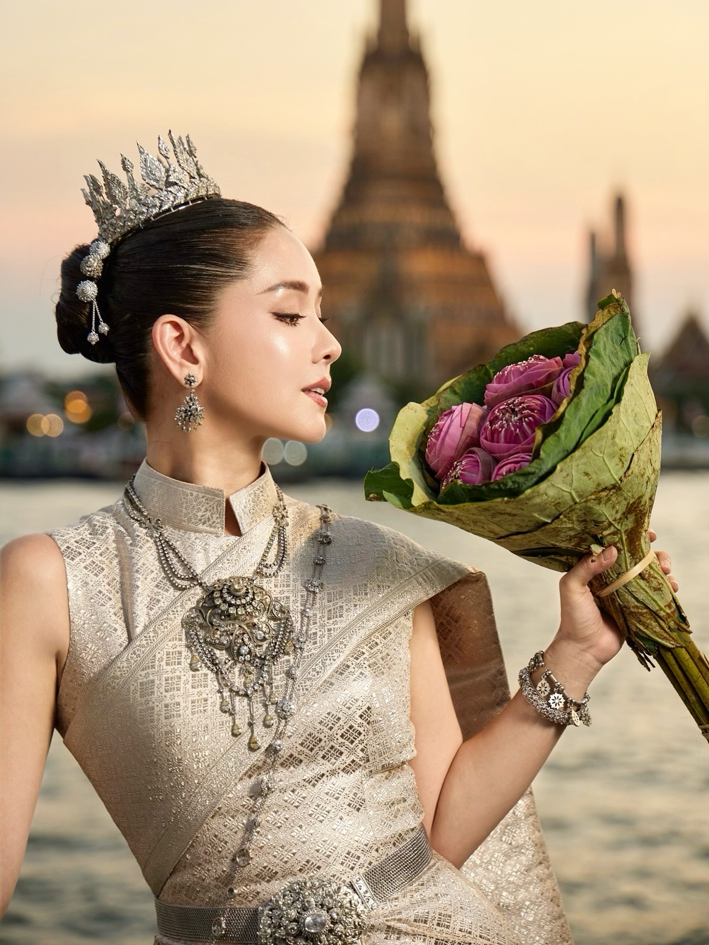 โม - อมีนา พินิจ