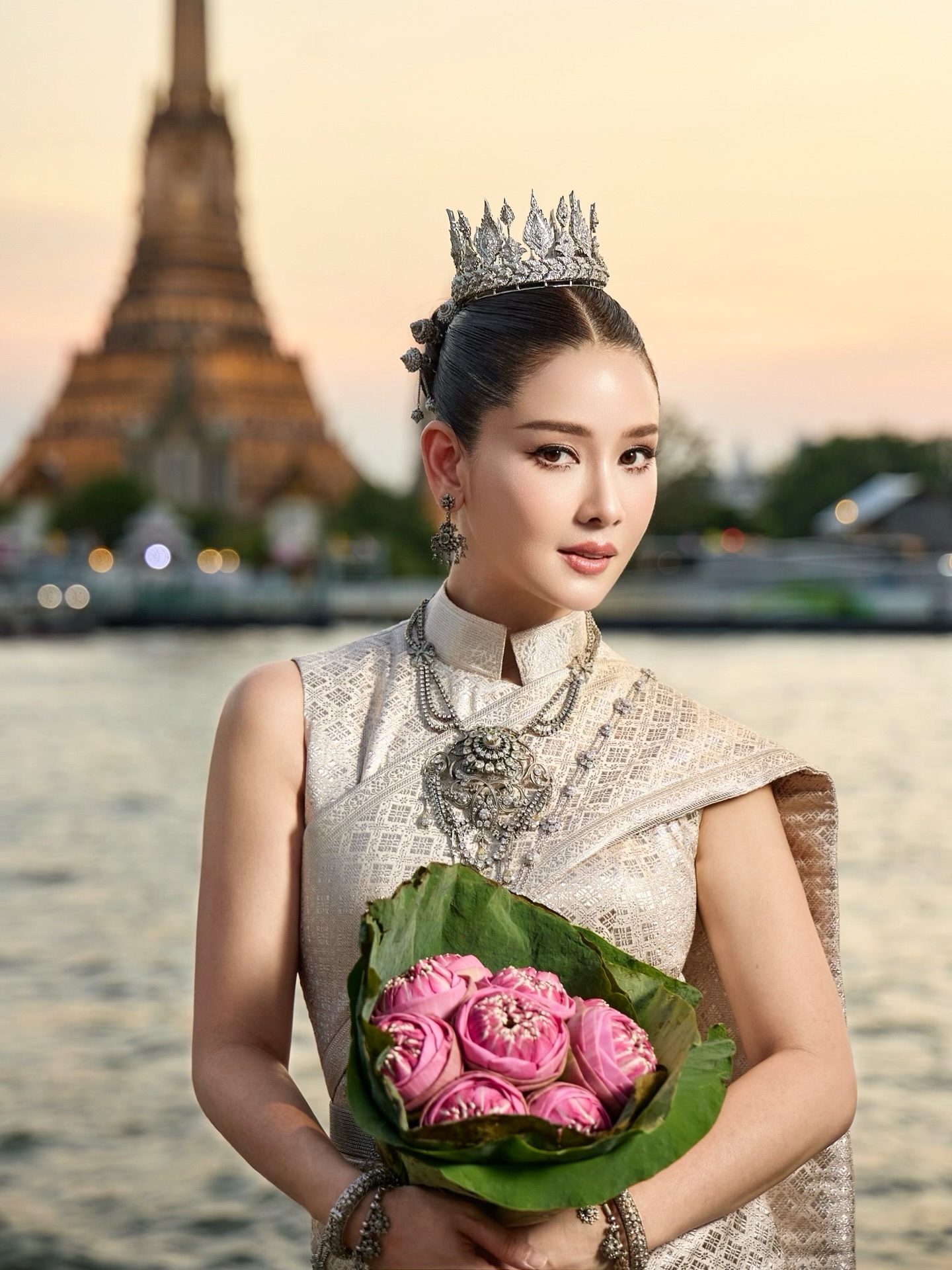 โม - อมีนา พินิจ