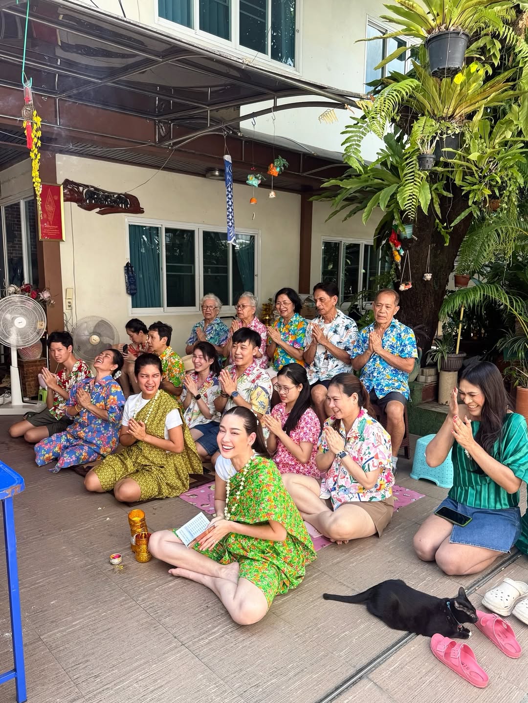 โม - อมีนา พินิจ