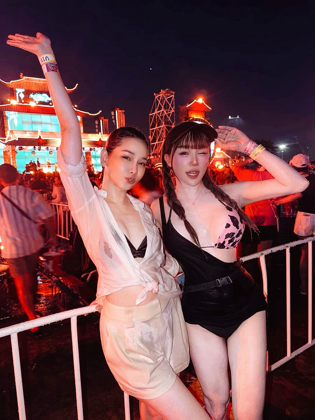 โม - อมีนา พินิจ