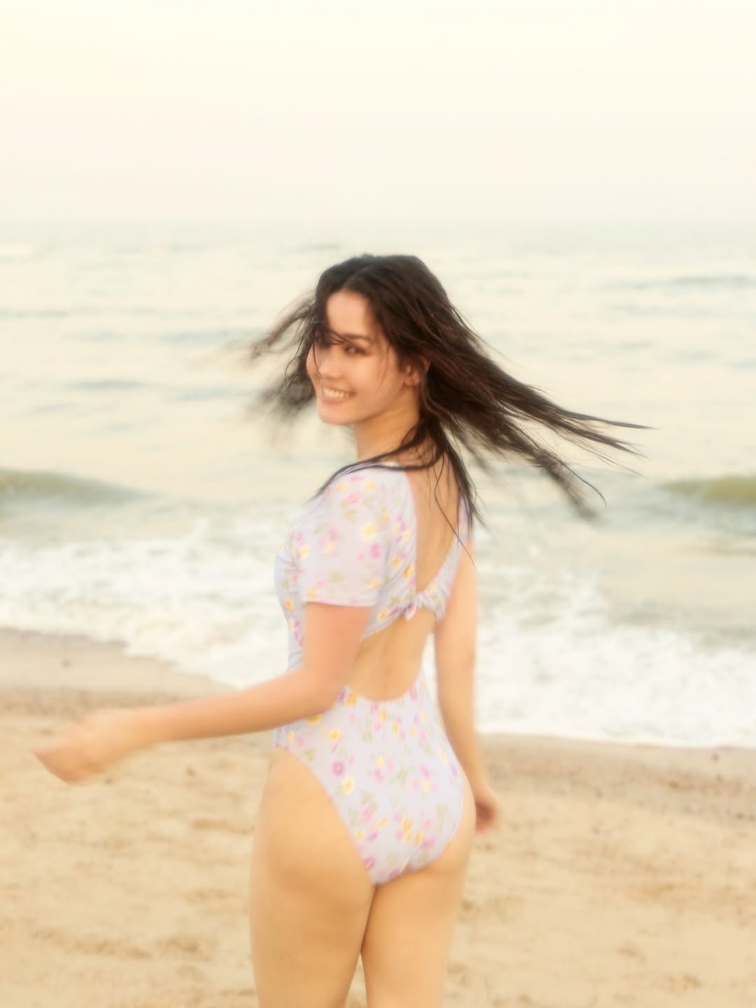 โม - อมีนา พินิจ