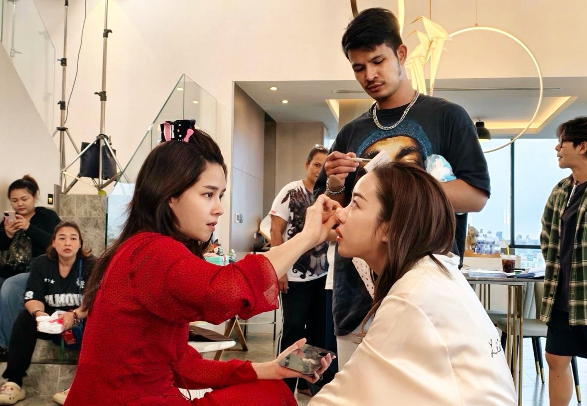 โม - อมีนา พินิจ