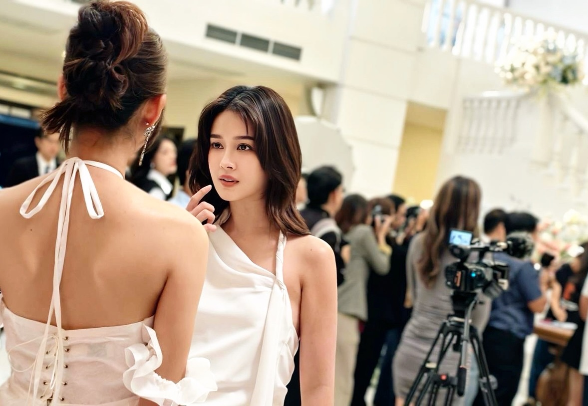 โม - อมีนา พินิจ