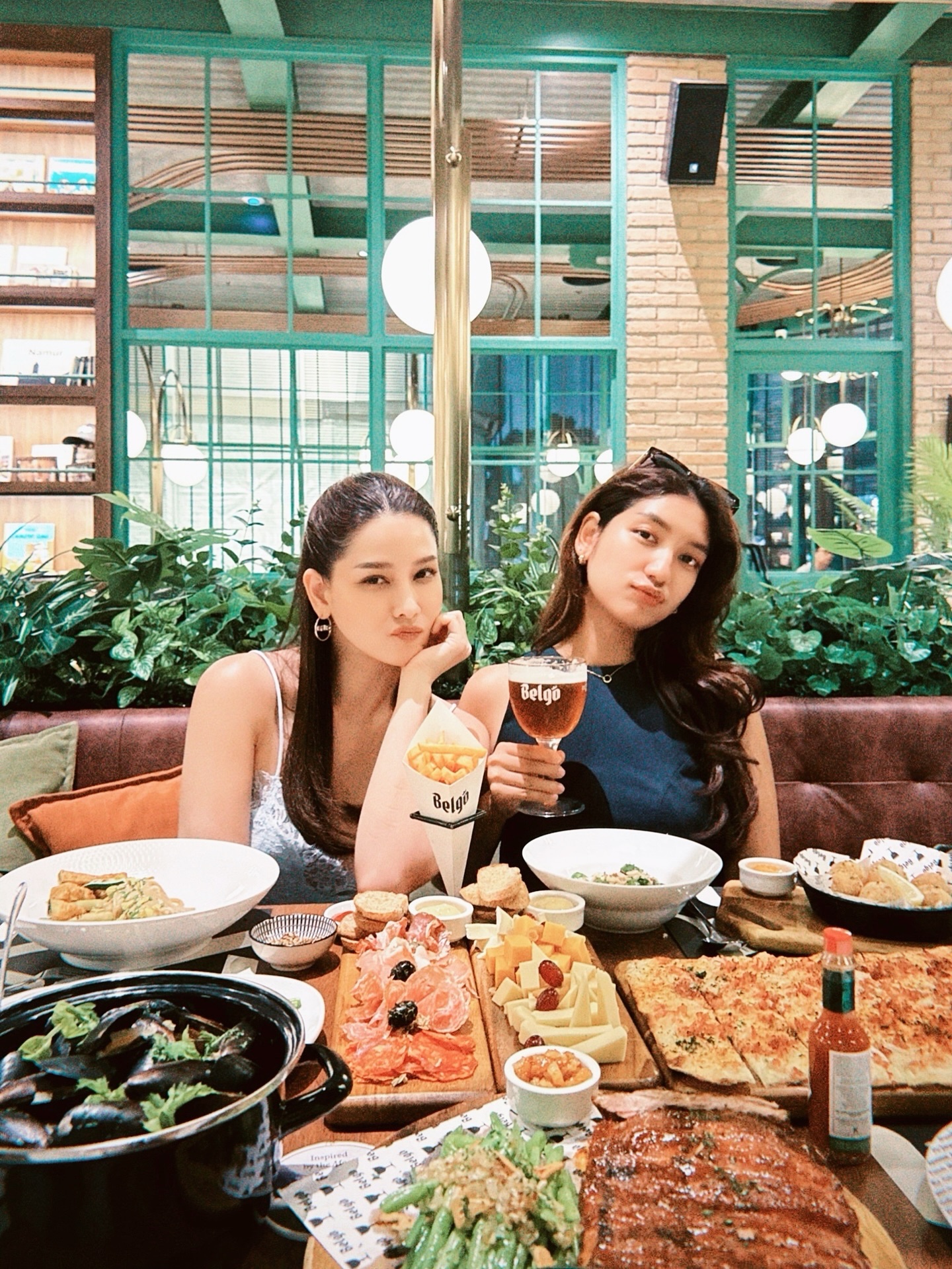 โม - อมีนา พินิจ