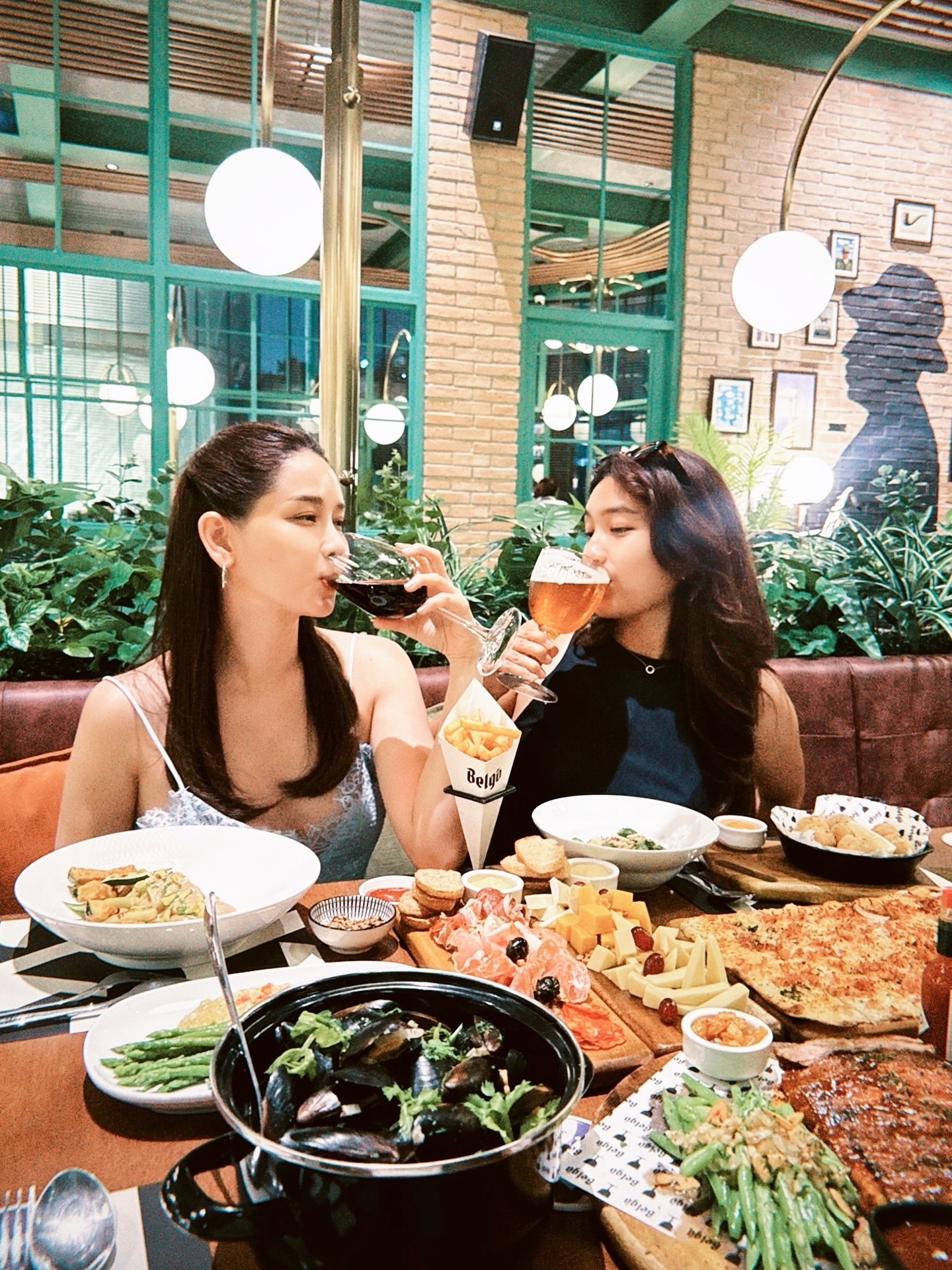 โม - อมีนา พินิจ