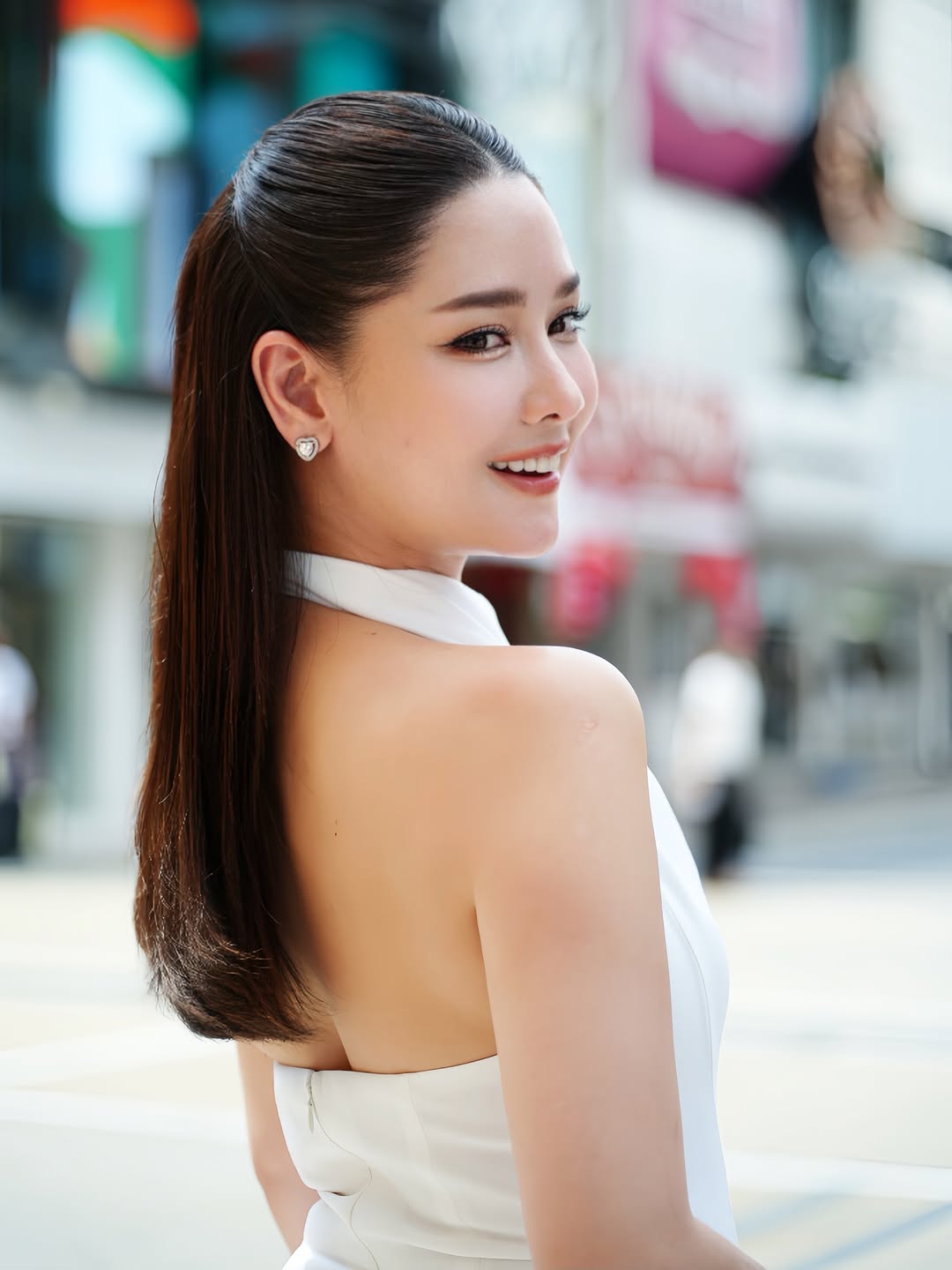 โม - อมีนา พินิจ