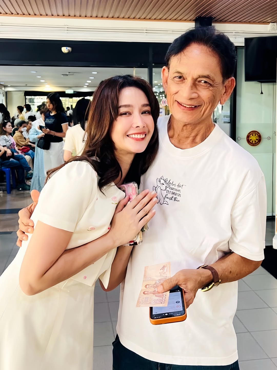 โม - อมีนา พินิจ