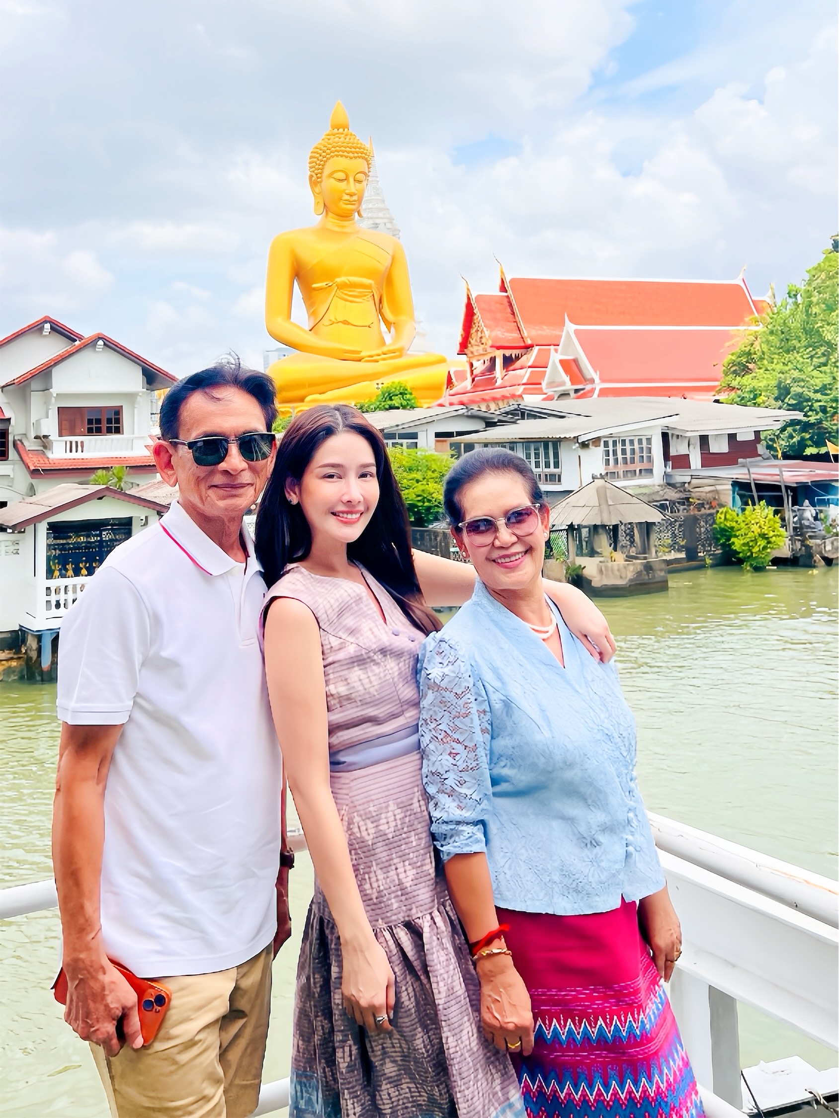 โม - อมีนา พินิจ