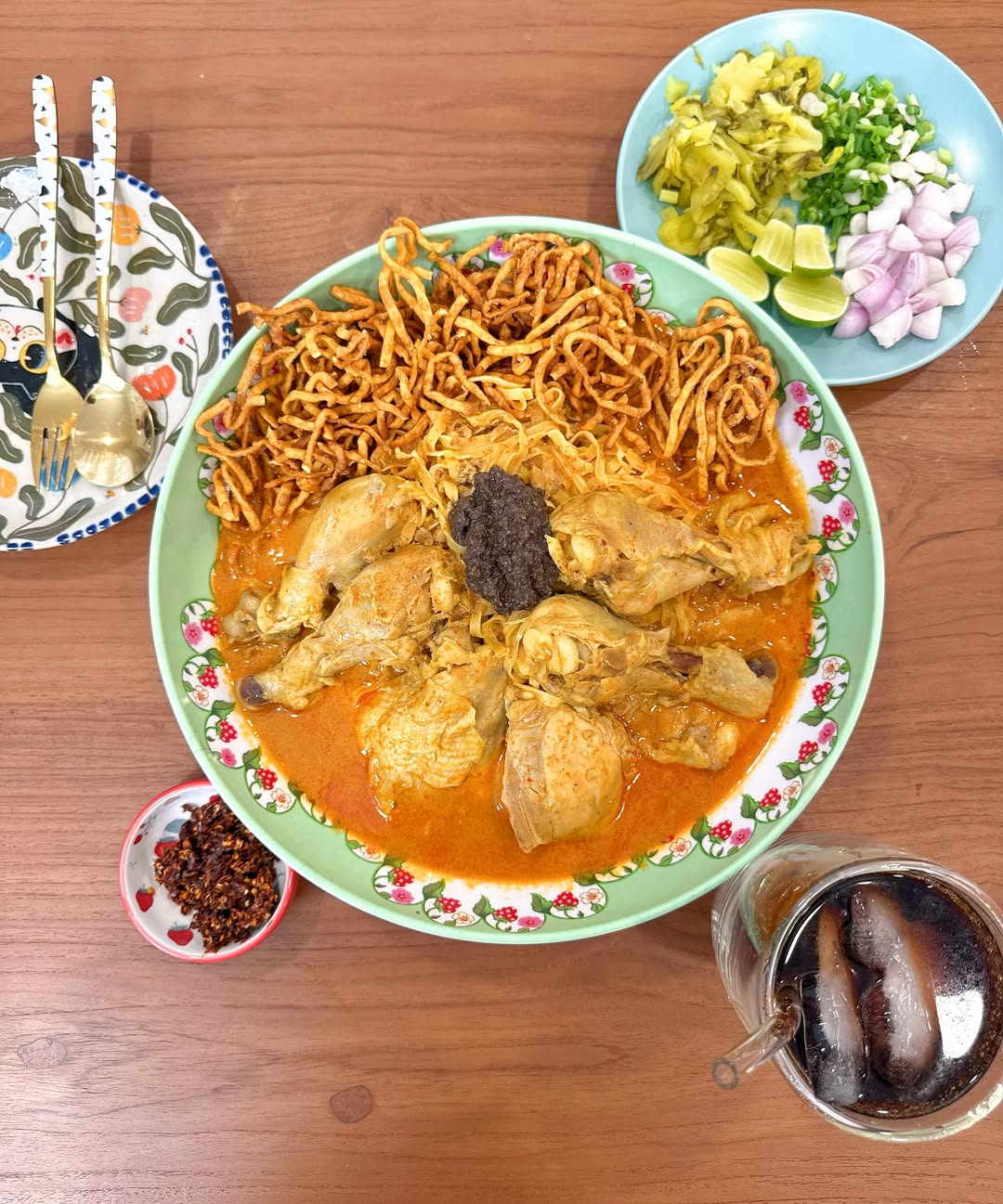 โม - อมีนา พินิจ