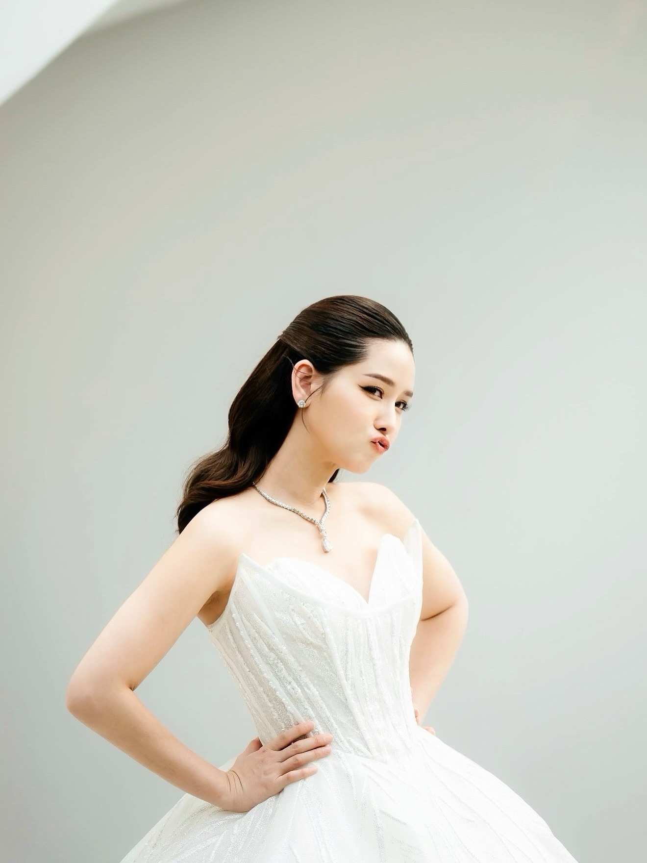 โม - อมีนา พินิจ