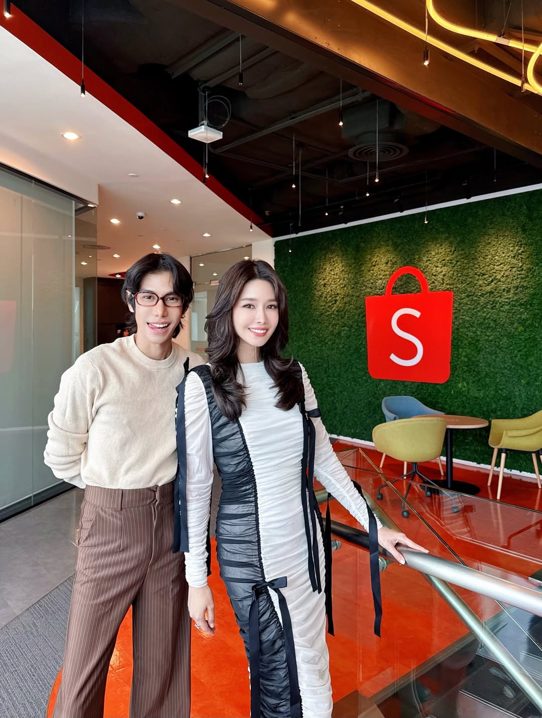 โม - อมีนา พินิจ
