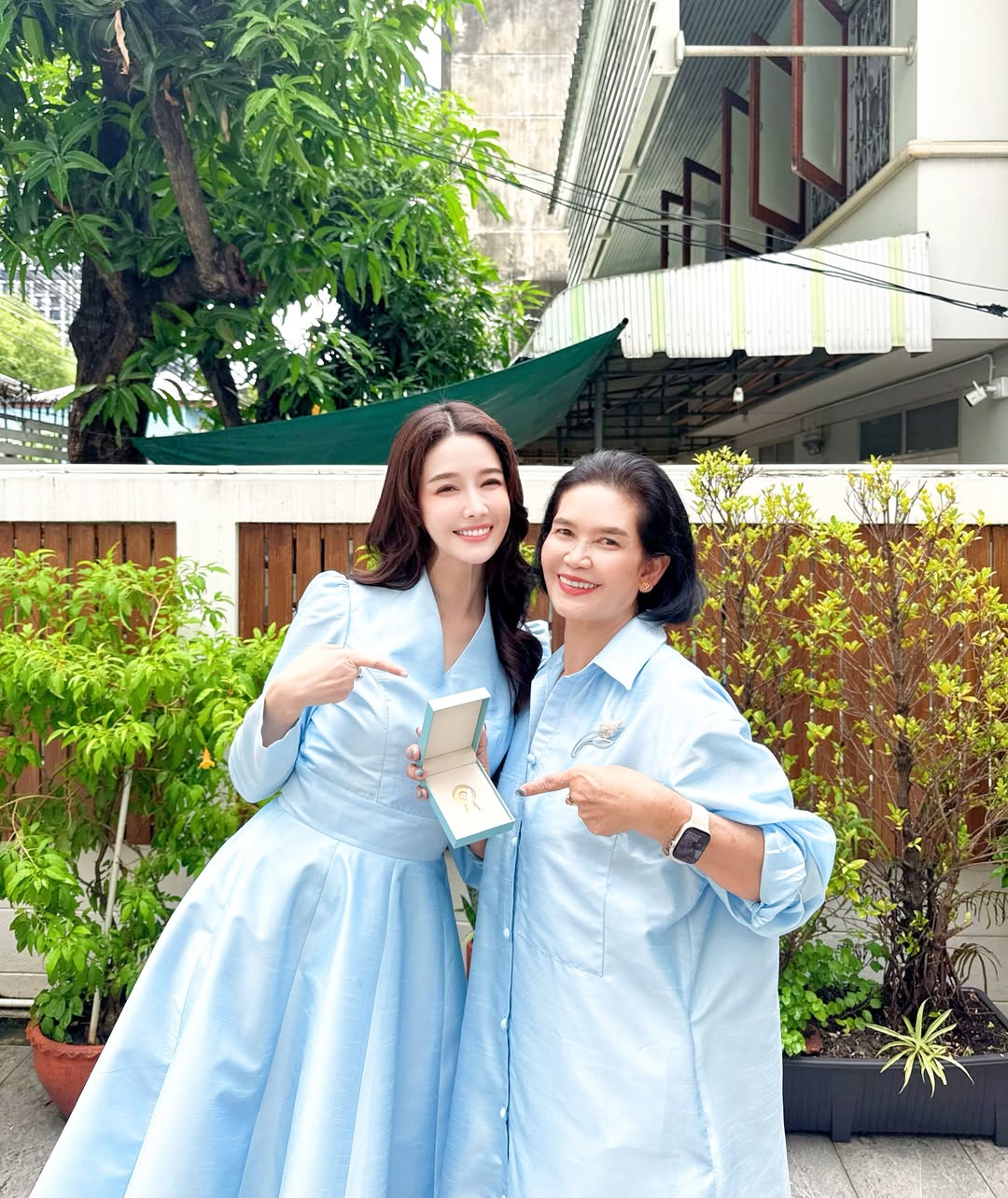โม - อมีนา พินิจ