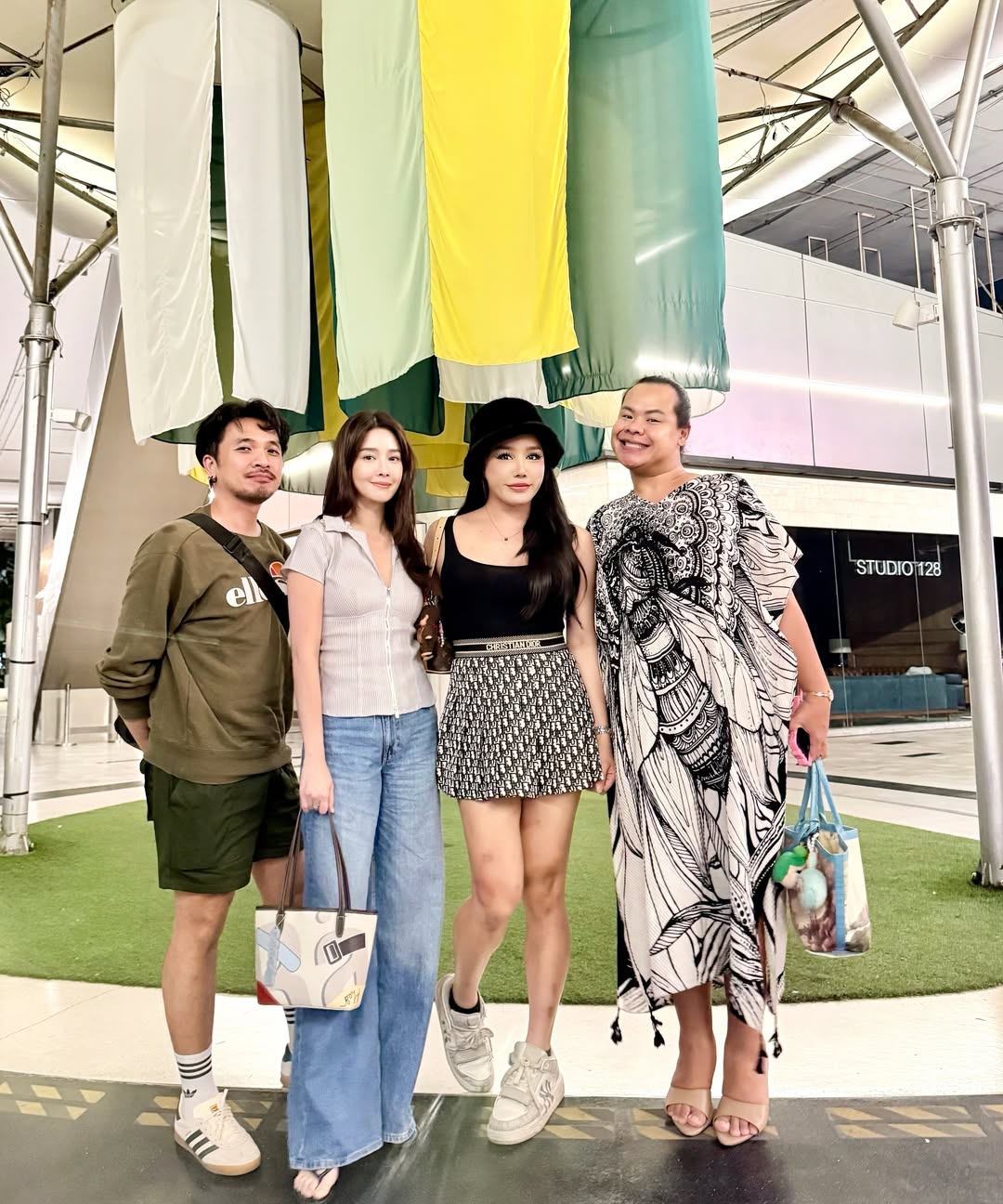 โม - อมีนา พินิจ