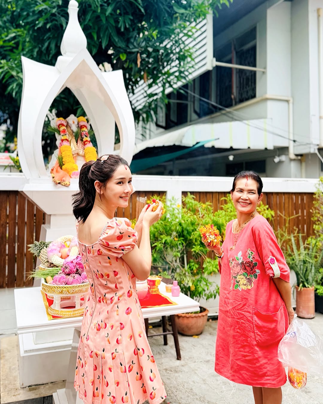 โม - อมีนา พินิจ