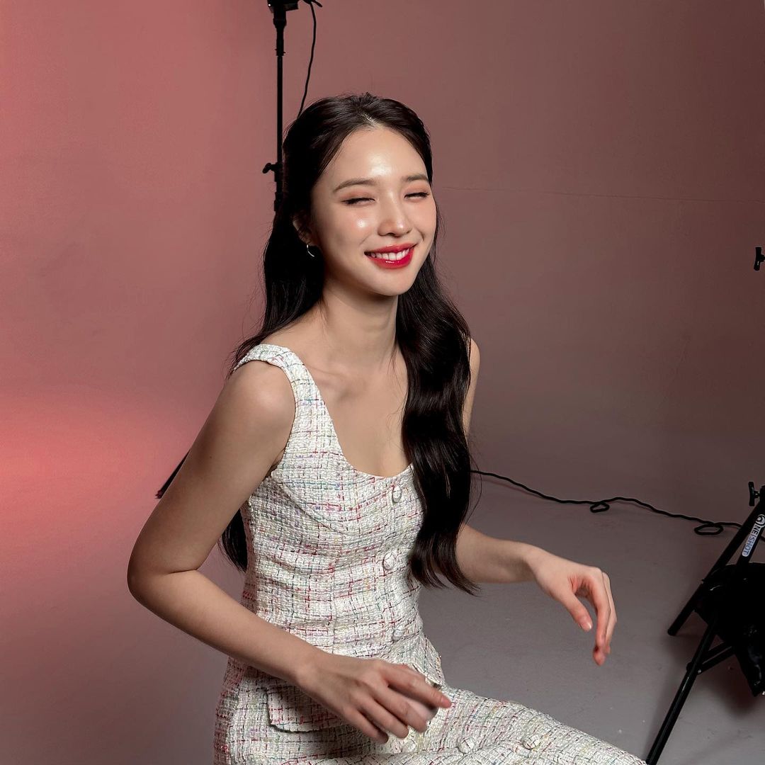 แจน -  พลอยชมพู ศุภทรัพย์