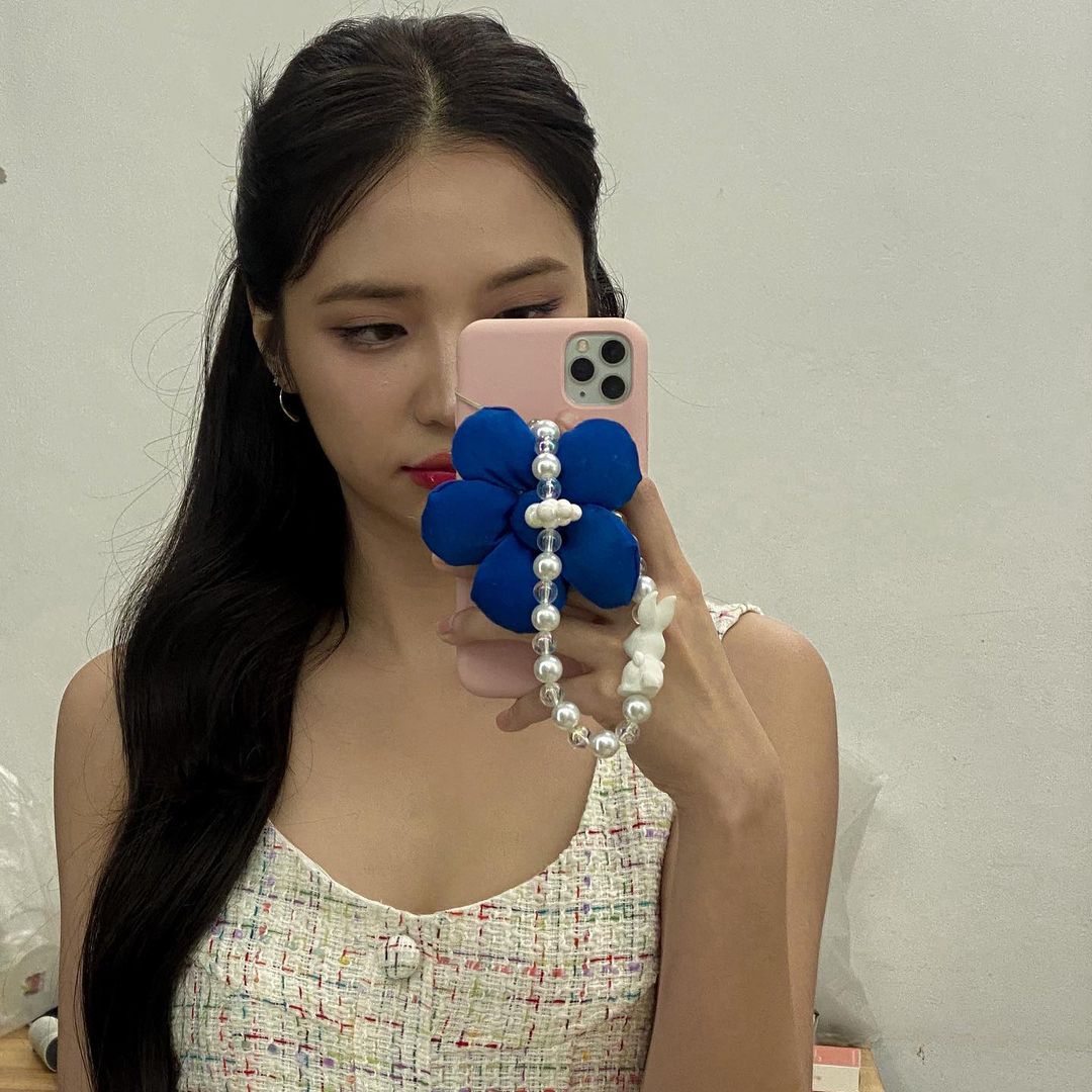 แจน -  พลอยชมพู ศุภทรัพย์
