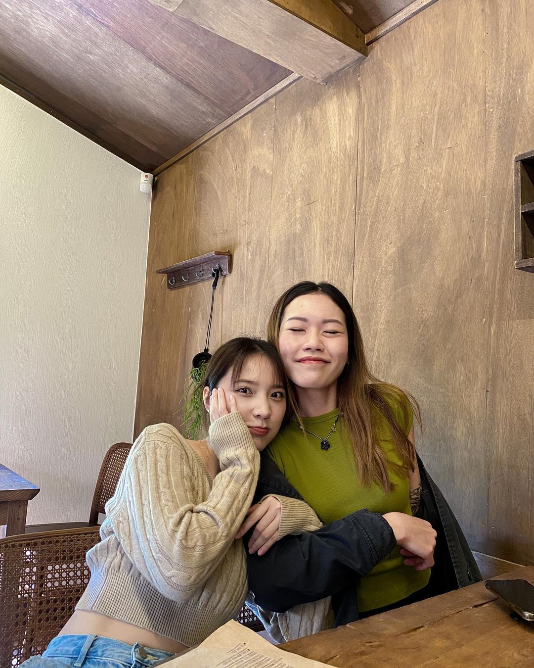 แจน -  พลอยชมพู ศุภทรัพย์