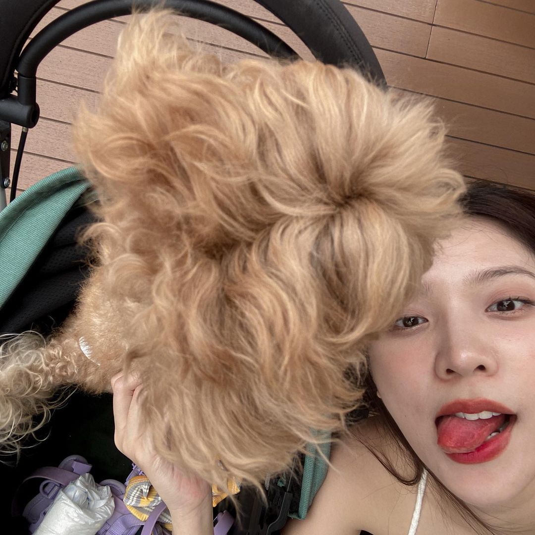 แจน -  พลอยชมพู ศุภทรัพย์