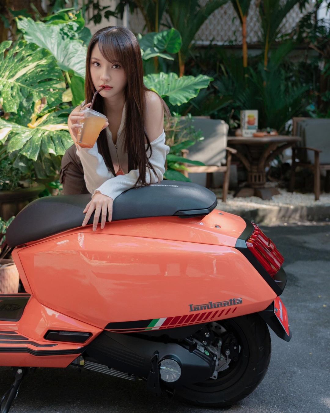 แจน -  พลอยชมพู ศุภทรัพย์