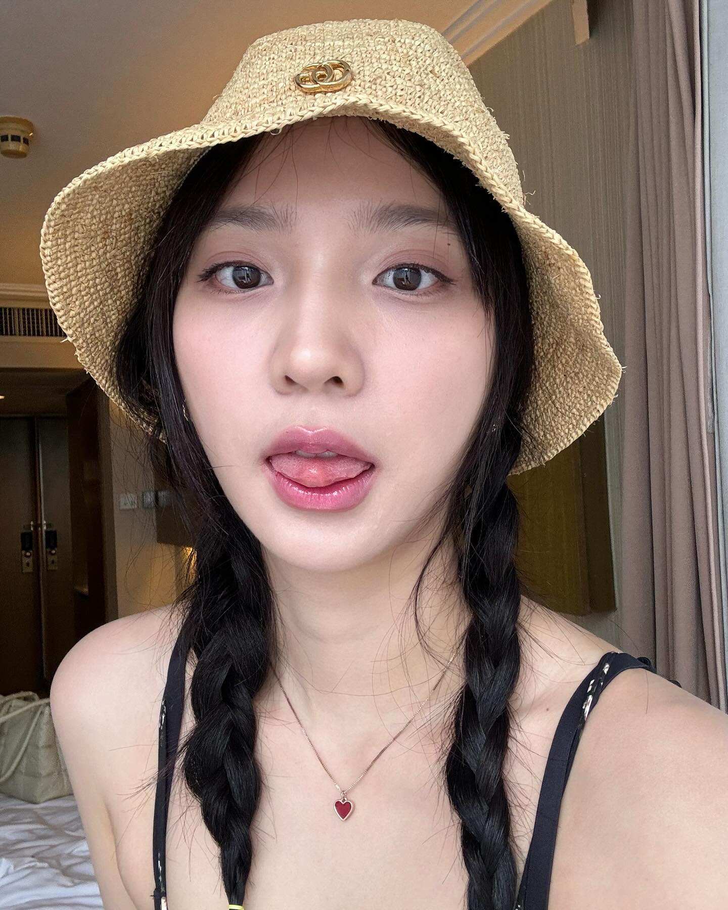 แจน -  พลอยชมพู ศุภทรัพย์