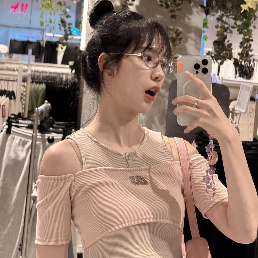 แจน -  พลอยชมพู ศุภทรัพย์